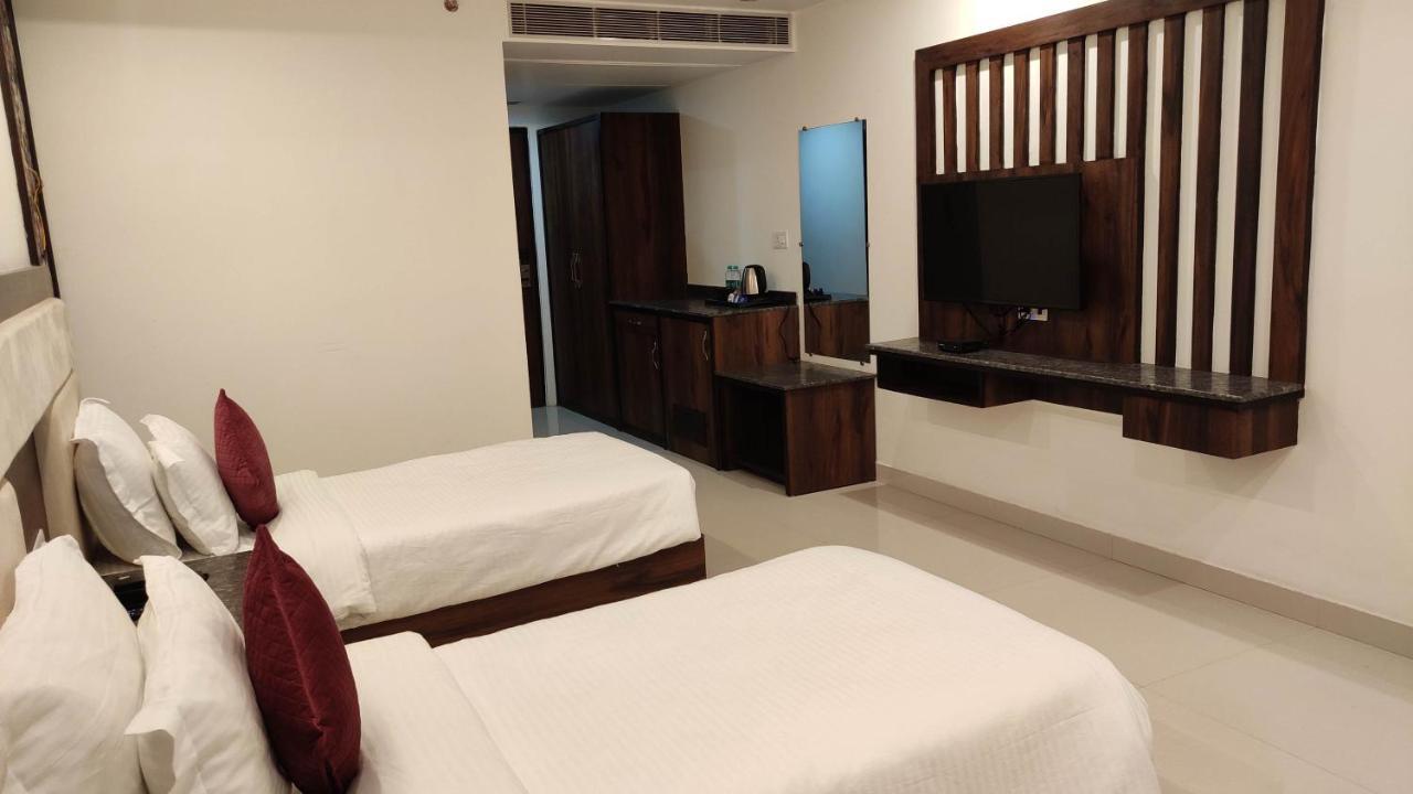 Hotel Nj Portico à Dehradun Extérieur photo