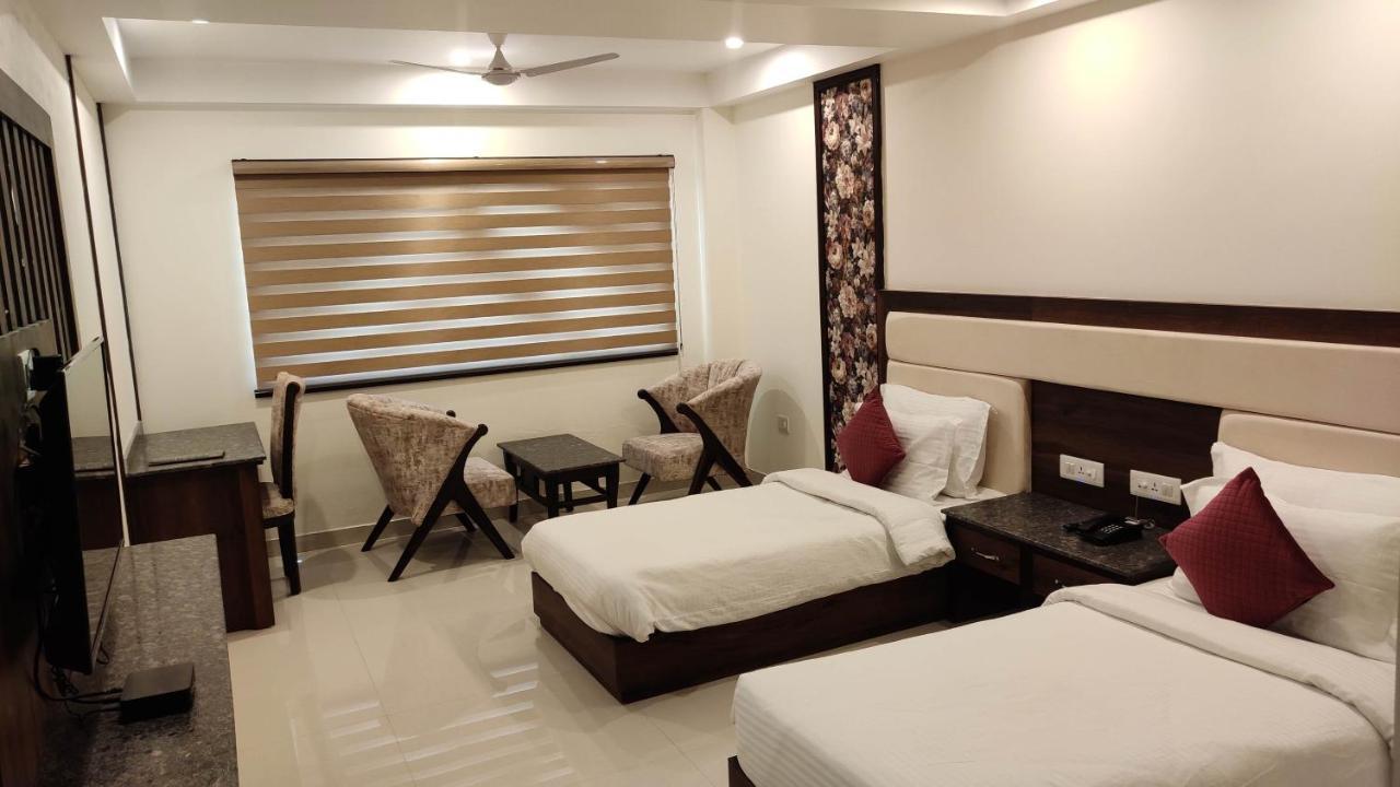 Hotel Nj Portico à Dehradun Extérieur photo