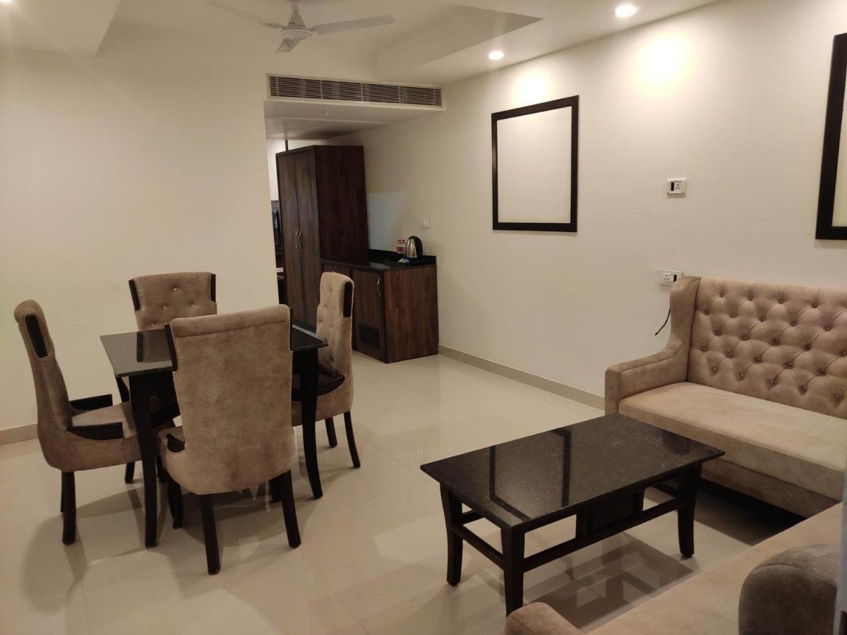 Hotel Nj Portico à Dehradun Extérieur photo