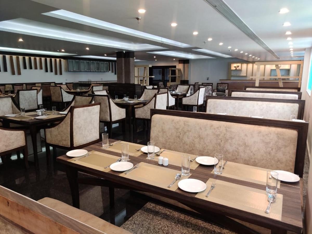 Hotel Nj Portico à Dehradun Extérieur photo